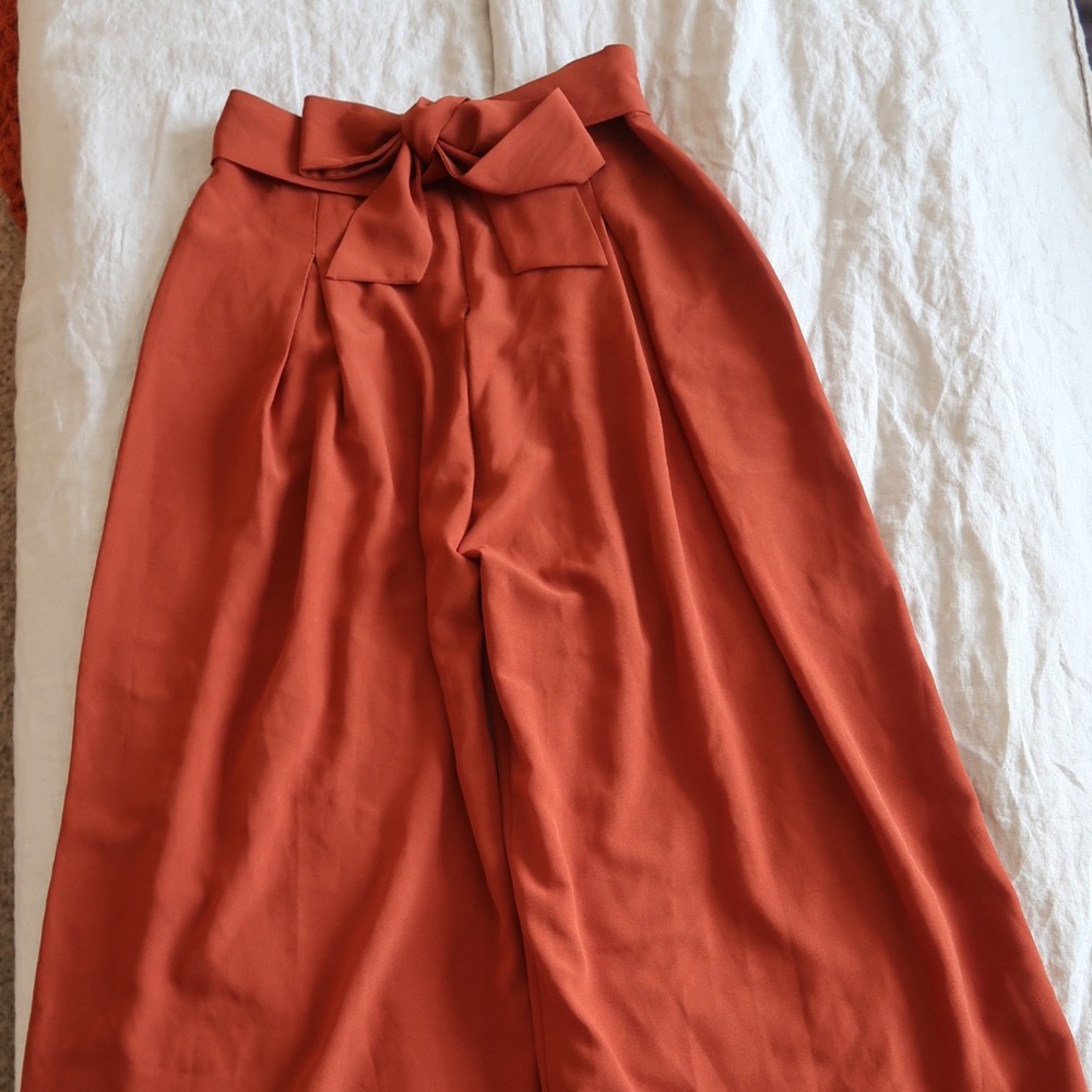 Wide legs pants perfect to impress the office or a night out ✨